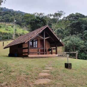 Chalé aconchegante com lareira fogueira e natureza